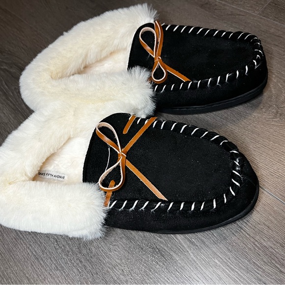 Brand new saks fifth avenue Moccasins - Picture 1 of 6